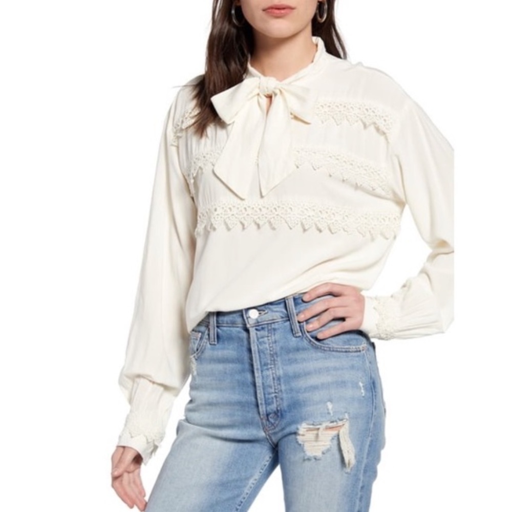 Mimmi Crochet Detail Bow Top